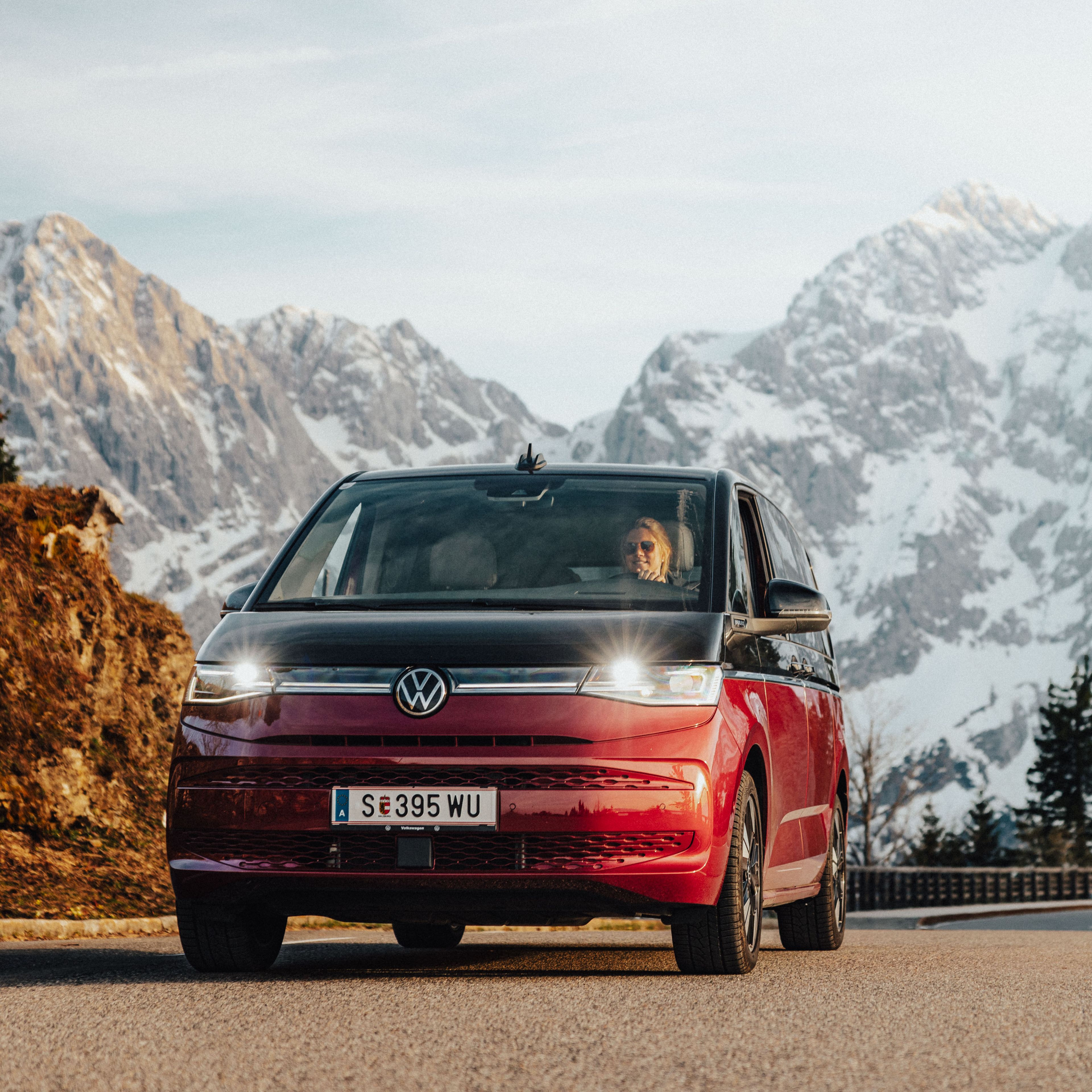 VW Multivan Frontansicht Berge